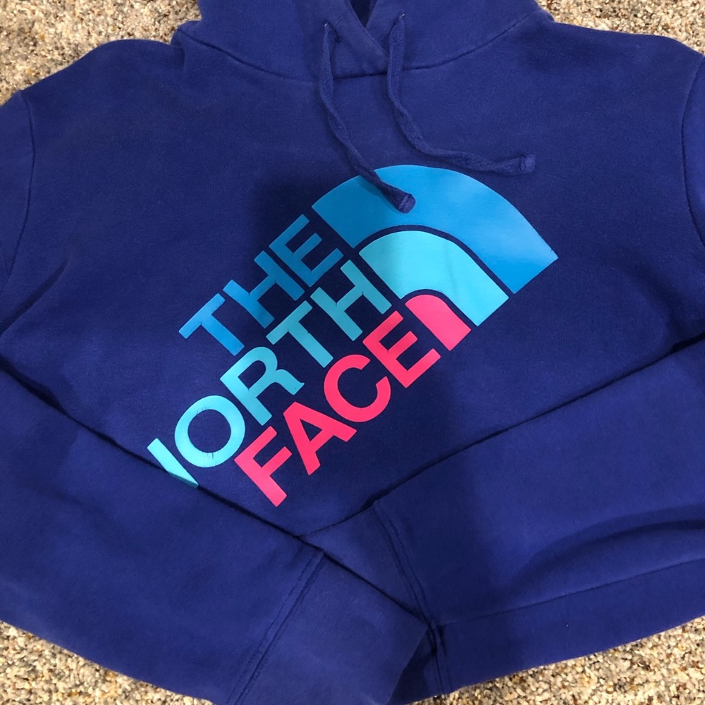 North face hoodie! Size large fits like medium!